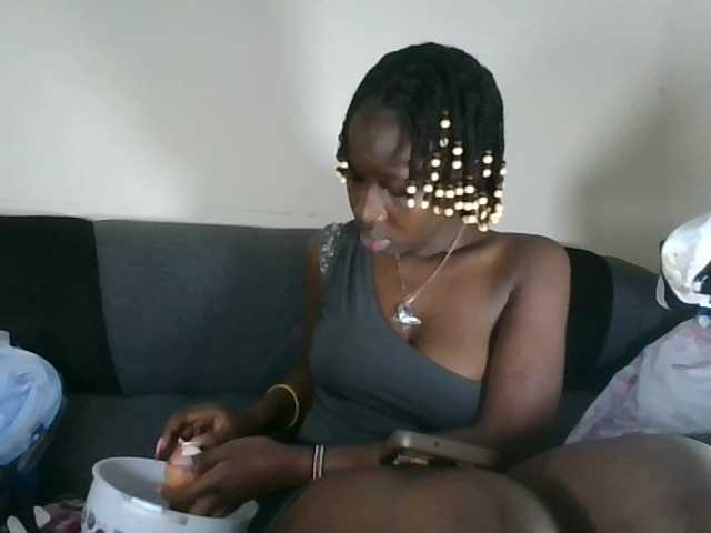prettyglowing live cam on BongaCams