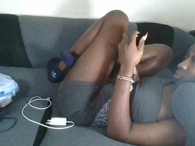prettyglowing live cam on BongaCams