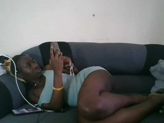 prettyglowing live cam on BongaCams