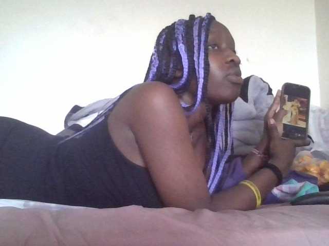 prettyglowing live cam on BongaCams