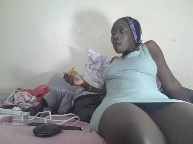 prettyglowing, live now on BongaCams