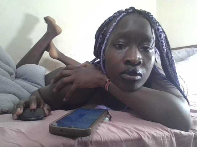 prettyglowing live cam on BongaCams