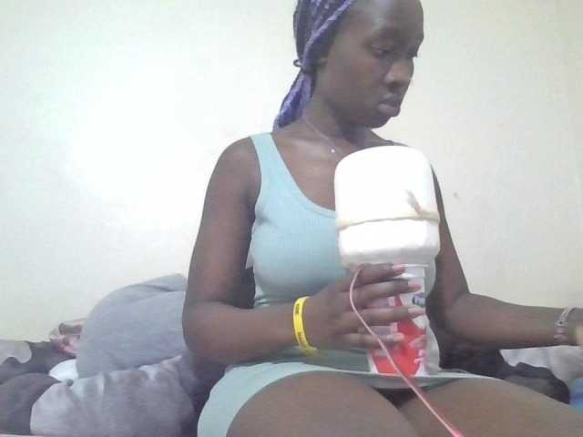 prettyglowing live cam on BongaCams
