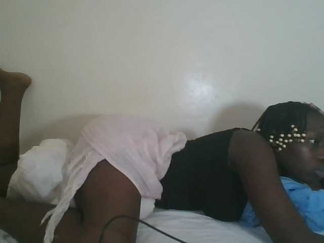 prettyglowing live cam on BongaCams