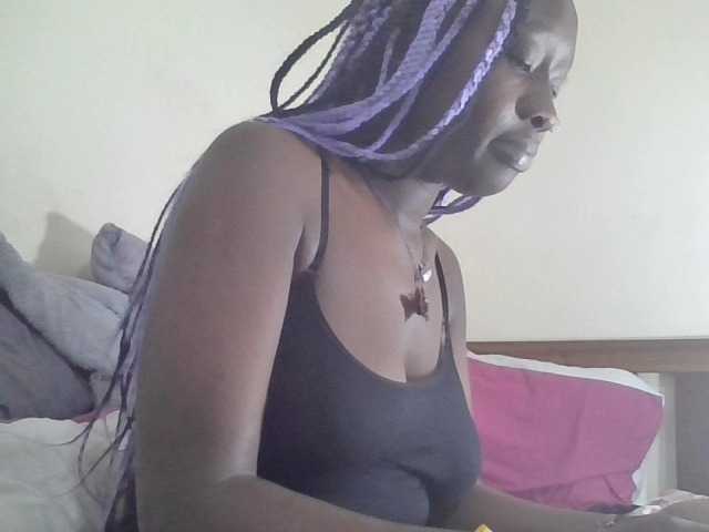 prettyglowing live cam on BongaCams