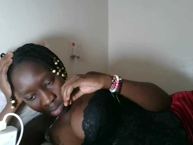 prettyglowing live cam on BongaCams