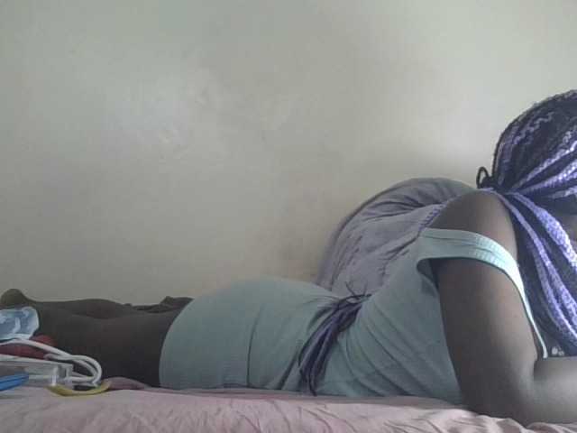 prettyglowing live cam on BongaCams