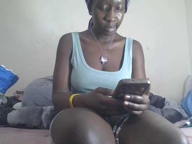 prettyglowing live cam on BongaCams