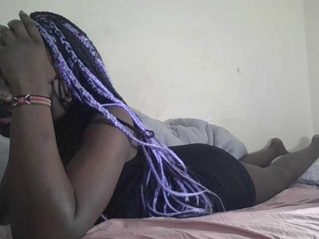 prettyglowing live cam on BongaCams