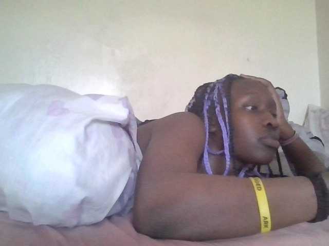 prettyglowing live cam on BongaCams