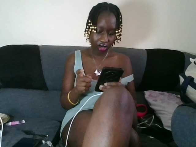 prettyglowing live cam on BongaCams