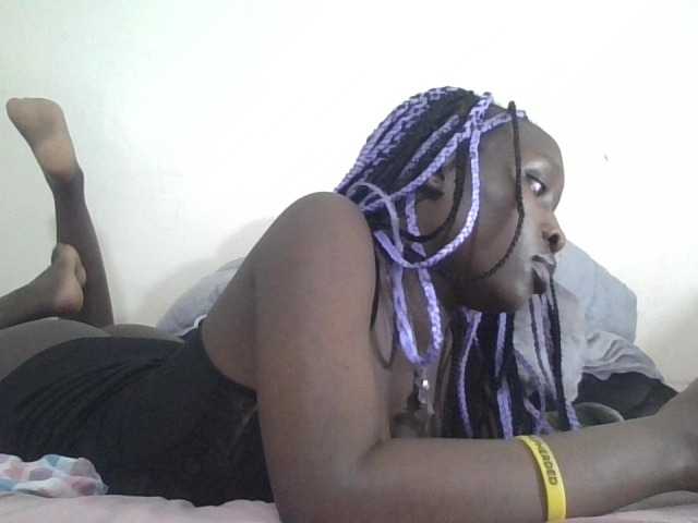 prettyglowing live cam on BongaCams