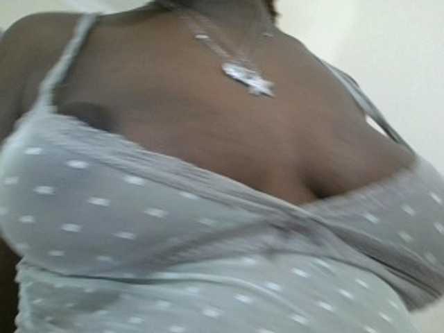 prettyglowing live cam on BongaCams