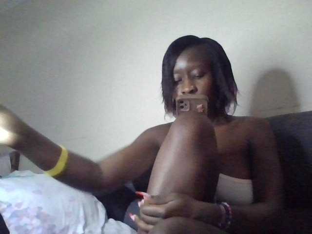 prettyglowing live cam on BongaCams