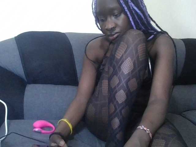 prettyglowing live cam on BongaCams