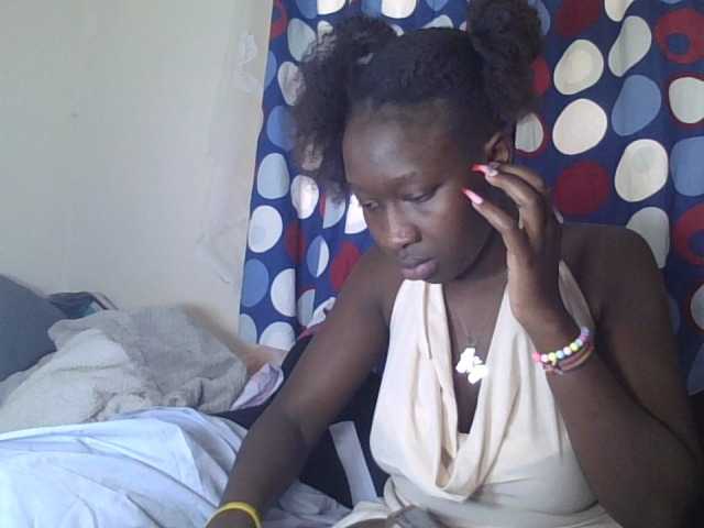 prettyglowing live cam on BongaCams