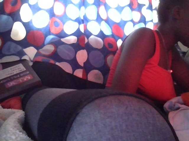 prettyglowing live cam on BongaCams