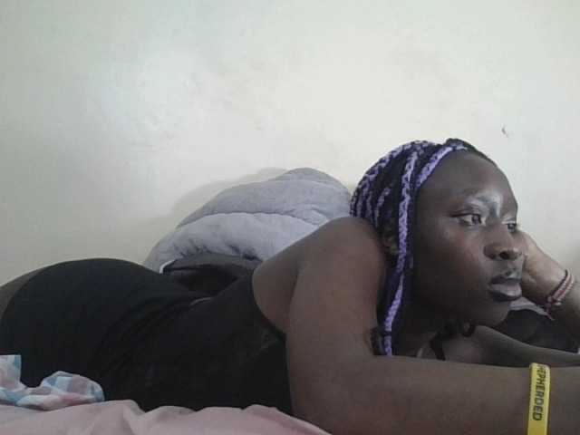 prettyglowing live cam on BongaCams