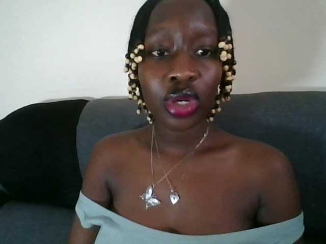 prettyglowing live cam on BongaCams