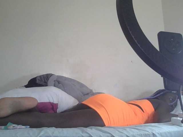 prettyglowing live cam on BongaCams