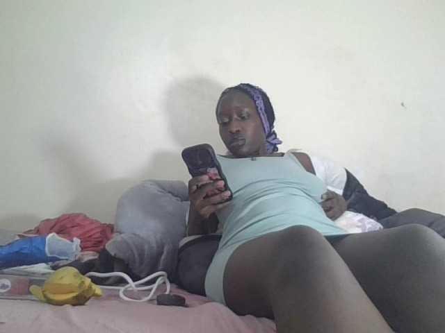 prettyglowing live cam on BongaCams