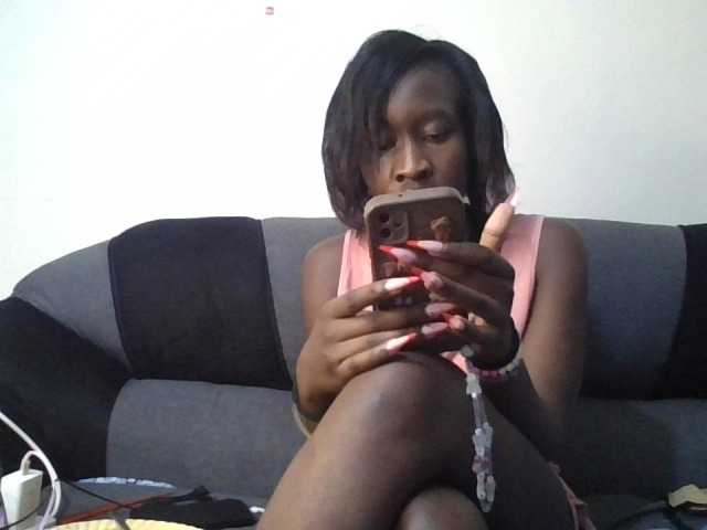 prettyglowing live cam on BongaCams