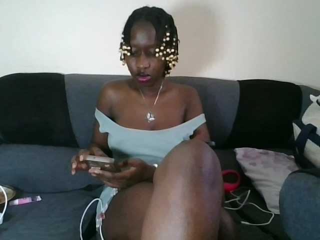 prettyglowing live cam on BongaCams
