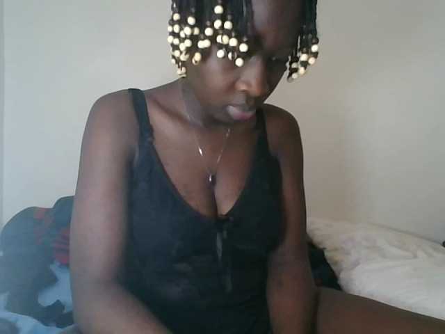 prettyglowing live cam on BongaCams