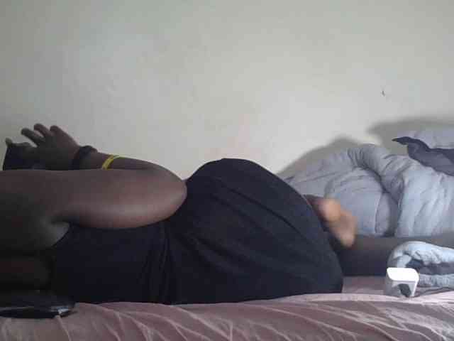 prettyglowing Live Webcam on BongaCams