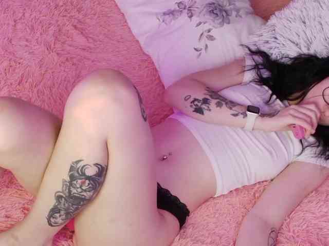 Model: GlitchDoll