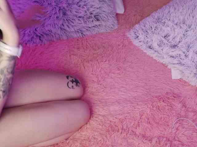 Model: GlitchDoll