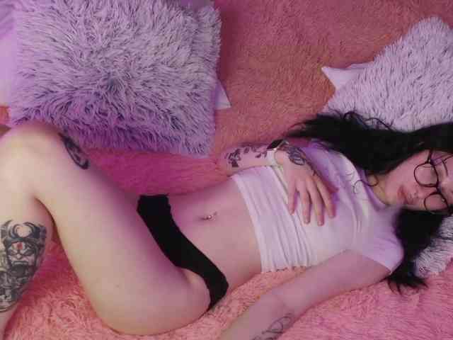 GlitchDoll webcam