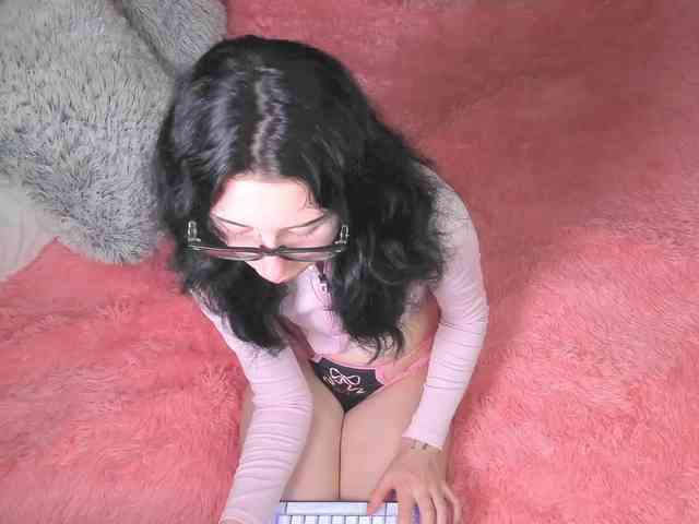 GlitchDoll webcam