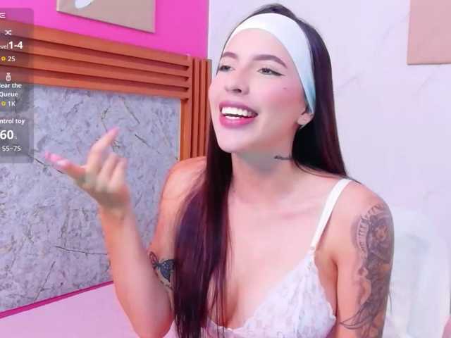 Youngmommy live cam