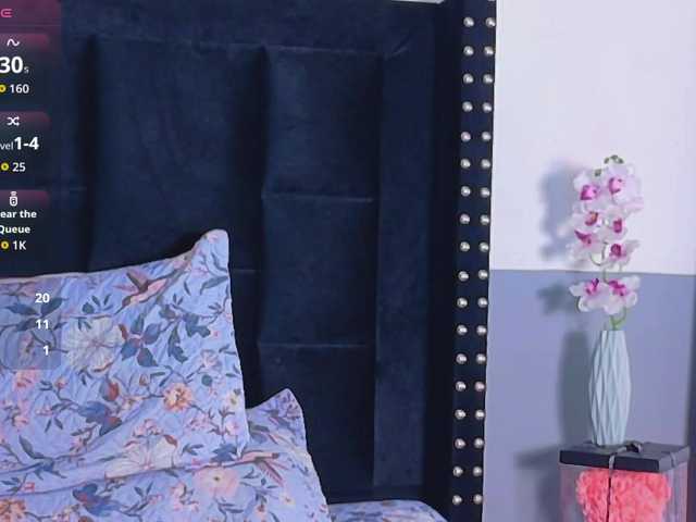 youngmommy live cam on BongaCams