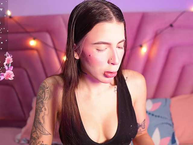 youngmommy live cam on BongaCams