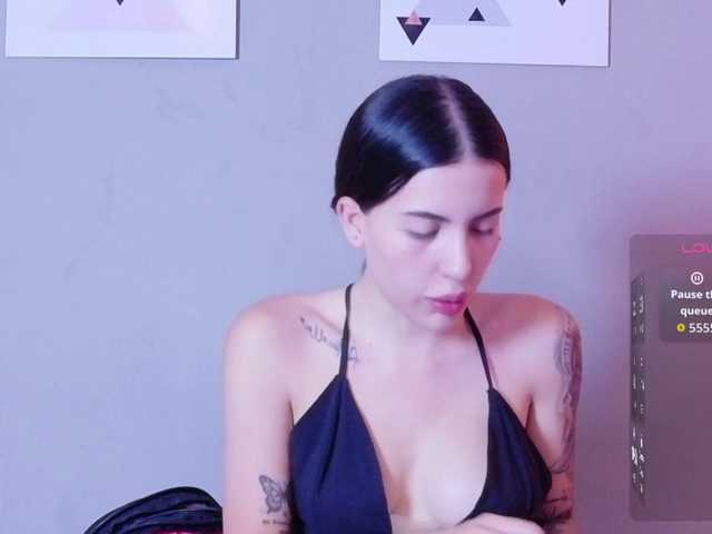 youngmommy live cam on BongaCams