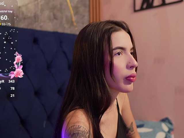 youngmommy live cam on BongaCams