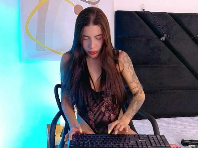 youngmommy live cam on BongaCams
