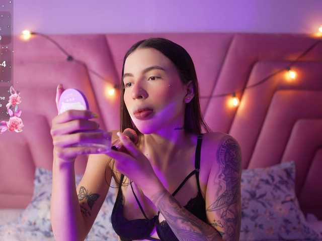 youngmommy live cam on BongaCams