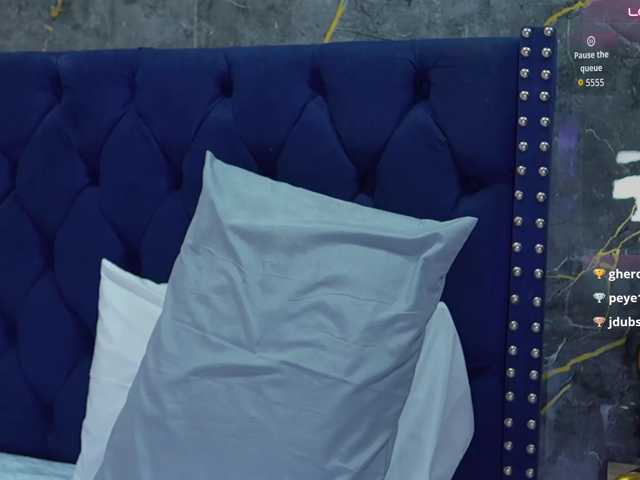 youngmommy live cam on BongaCams
