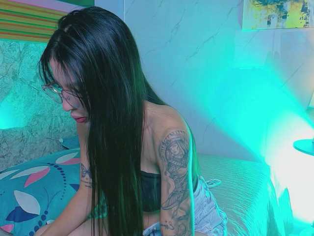 youngmommy live cam on BongaCams
