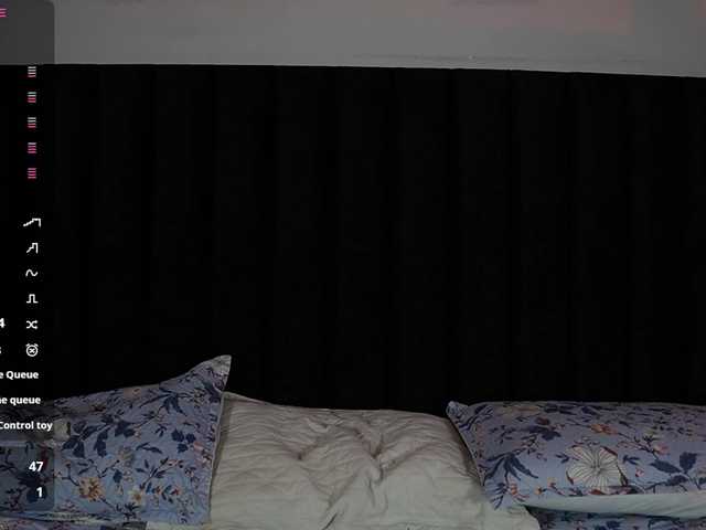 youngmommy live cam on BongaCams