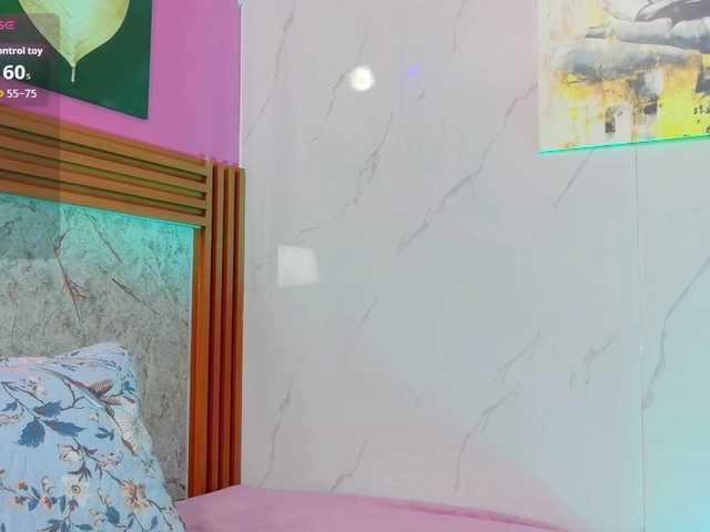 youngmommy live cam on BongaCams