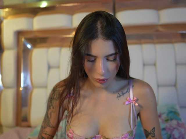 youngmommy live cam on BongaCams