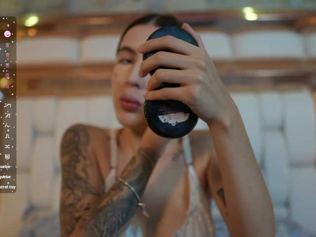 youngmommy live cam on BongaCams