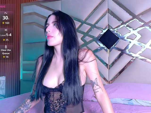 youngmommy live cam on BongaCams