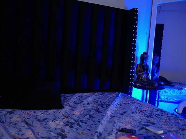 youngmommy live cam on BongaCams