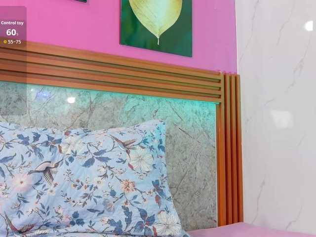 youngmommy live cam on BongaCams