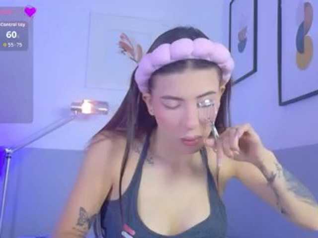 youngmommy live cam on BongaCams